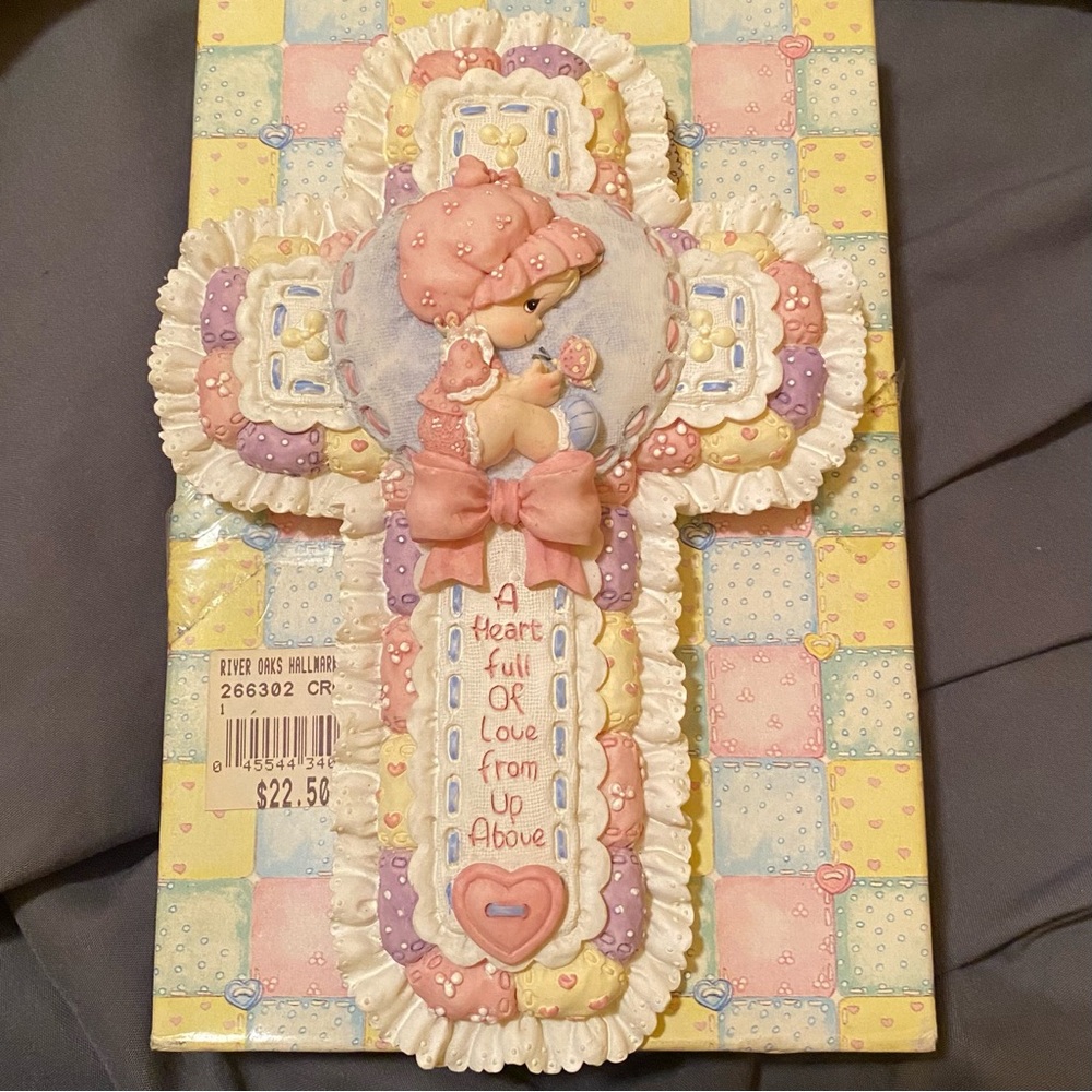 Precious Moments Enesco “A Heart Full Of Love From Up Above” 1996 Cross Figurine